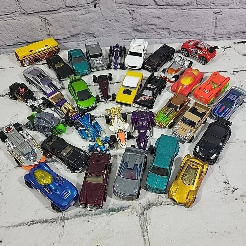 Hot Wheels Lot Of 33 Race Cars Hot Rods Trucks Die-Cast Vehicles Rolling Figures